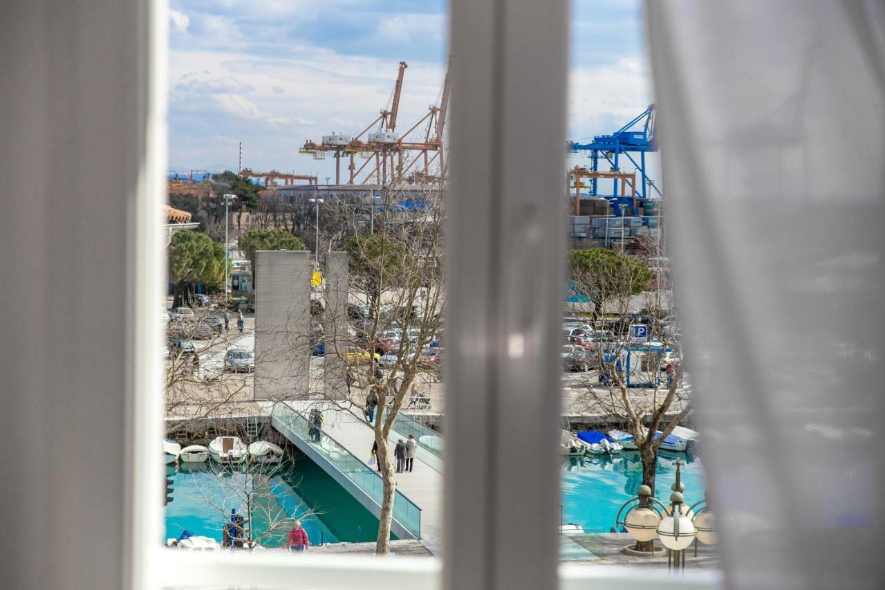 Apartment Point *